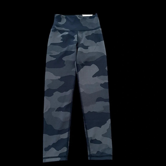 NWT Aerie Offline Small Short Hi Rise Camouflage 7/8 leggings Camo New Active - Picture 1 of 4